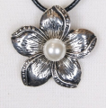 MJ-86 silver flower with pearl
